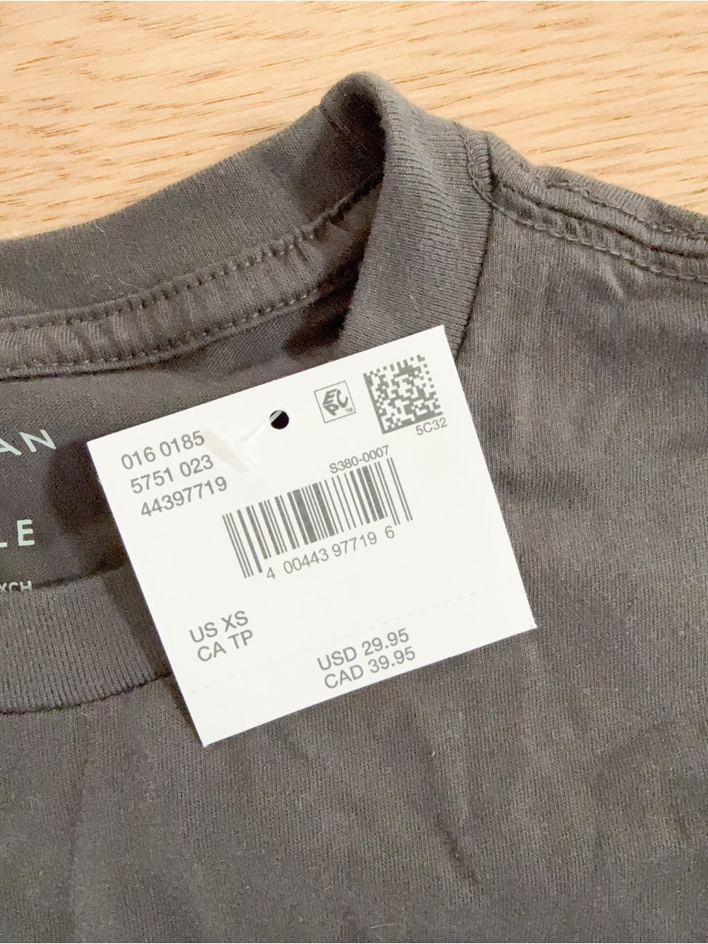 NWT 0185-5751 American Eagle T-shirt XS - Picture 2 of 5